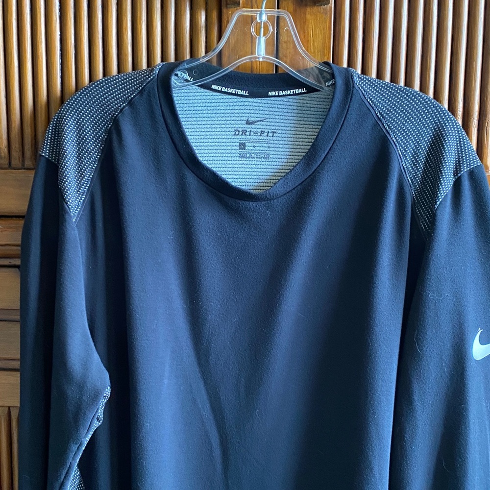 Nike Men’s Basketball Long Sleeved TShirt
